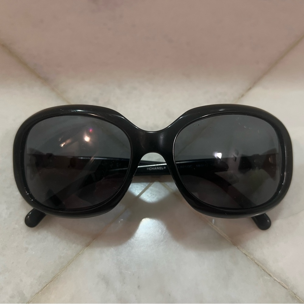 *Vintage* CHANEL (Bow) Sunglasses - Picture 3 of 9